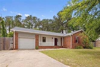 2004 Lakebarry Dr in Fayetteville, NC - Building Photo - Building Photo