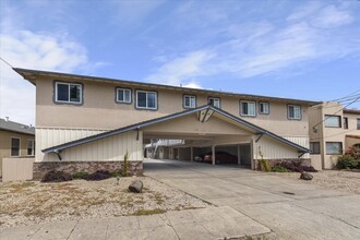 170 Stoakes Ave in San Leandro, CA - Foto de edificio - Building Photo