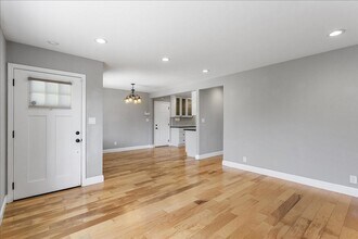 4052 Huntington St in Oakland, CA - Foto de edificio - Building Photo