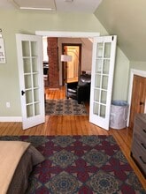 19 Columbus Ave, Unit 3 in Northampton, MA - Foto de edificio - Building Photo