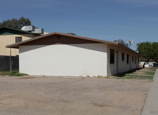 702-704 W 11th St in Casa Grande, AZ - Building Photo - Building Photo