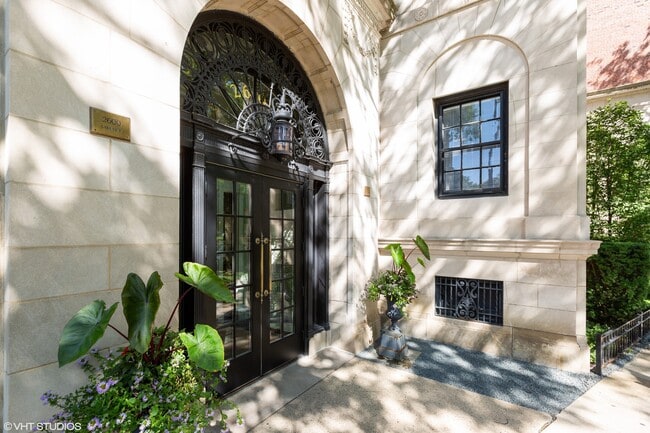 property at 2600 N Lakeview Ave