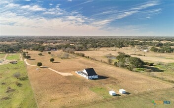 2122 Co Rd 324 in Yoakum, TX - Building Photo - Building Photo