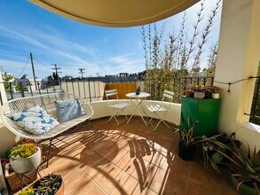 235 Main St, Unit 219 in Venice, CA - Foto de edificio - Building Photo