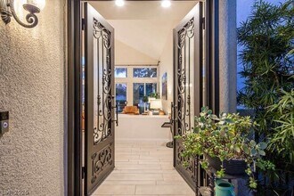 8856 Rainbow Ridge Dr in Las Vegas, NV - Foto de edificio - Building Photo