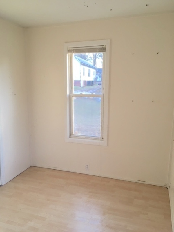 property at 906 Oval St