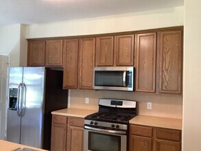4811 Chase Stone Dr in Bacliff, TX - Building Photo - Building Photo