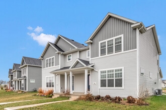 1638 Happy Trails Rd in Verona, WI - Foto de edificio - Building Photo