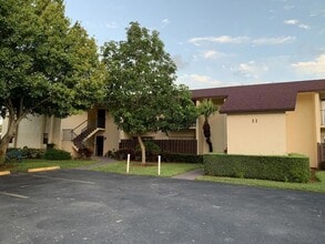 2050 Oleander Blvd, Unit 11-207 in Fort Pierce, FL - Building Photo - Building Photo