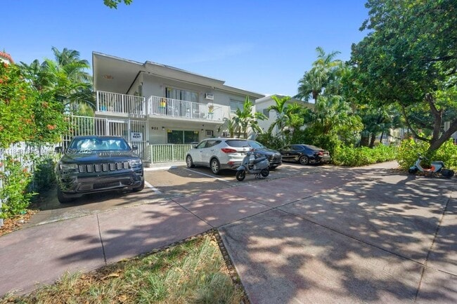 property at 921 Meridian Ave