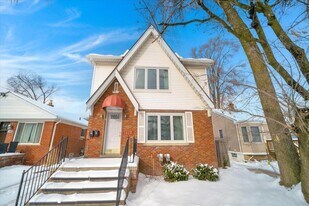 1407 E 14 Mile Rd in Birmingham, MI - Building Photo