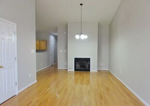 334 Lora Dr, Unit 334 Lora Drive in Woodstock, VA - Building Photo - Building Photo