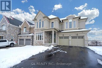 70 Forest Edge Crescent in East Gwillimbury, ON - Building Photo - Building Photo