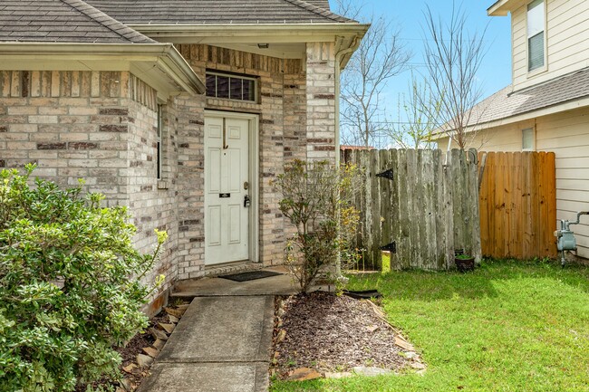 999 Brady Ln in Alvin, TX - Building Photo - Building Photo