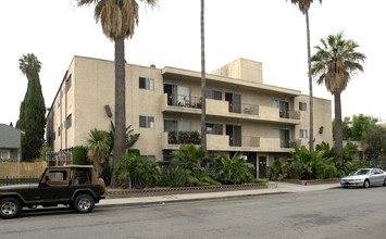 Mark Royal Apartments in Los Angeles, CA - Building Photo - Building Photo