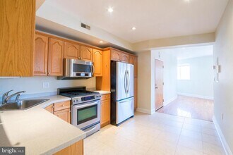 1128 E Passyunk Ave in Philadelphia, PA - Building Photo - Building Photo