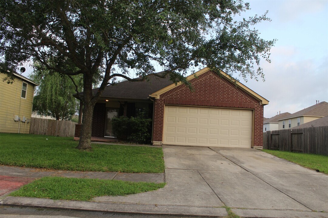 1726 Serenata Ln in Humble, TX - Building Photo