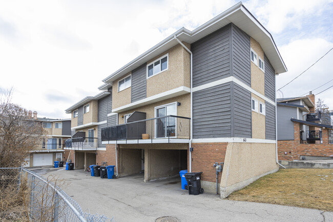 647 4 Av NE