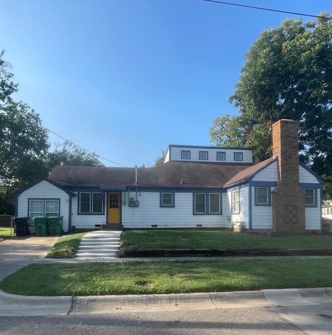310 Amarillo St in Denton, TX - Foto de edificio - Building Photo