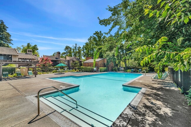 property at 724 Woodside Ln E