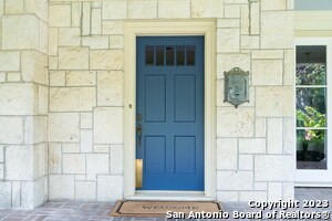 140 E Fair Oaks Pl in Alamo Heights, TX - Building Photo - Building Photo