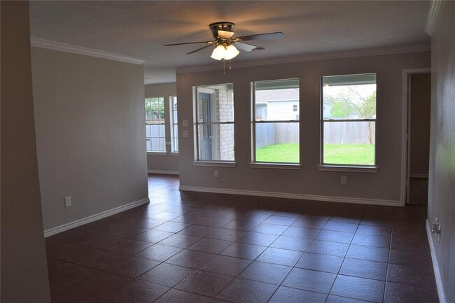 2100 Avenue F in Dickinson, TX - Building Photo - Building Photo