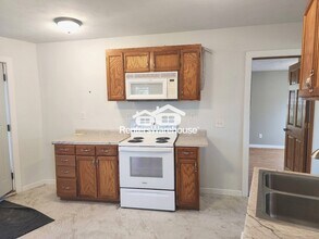 200 N Vine St in Roberts, WI - Building Photo - Building Photo