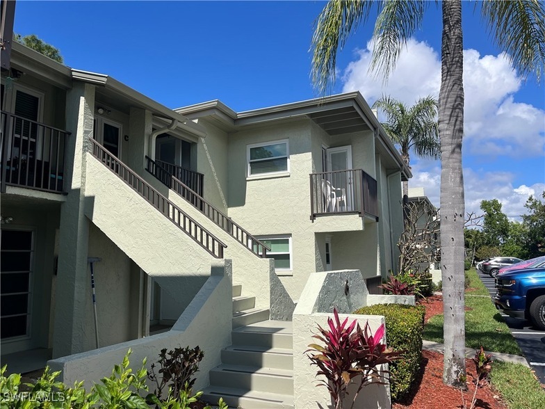 7400 College Pkwy, Unit 6C in Ft. Myers, FL - Building Photo