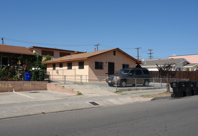 4068 Winona Ave in San Diego, CA - Foto de edificio - Building Photo