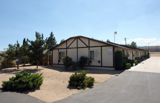 A Avenue Property in Hesperia, CA - Building Photo - Building Photo