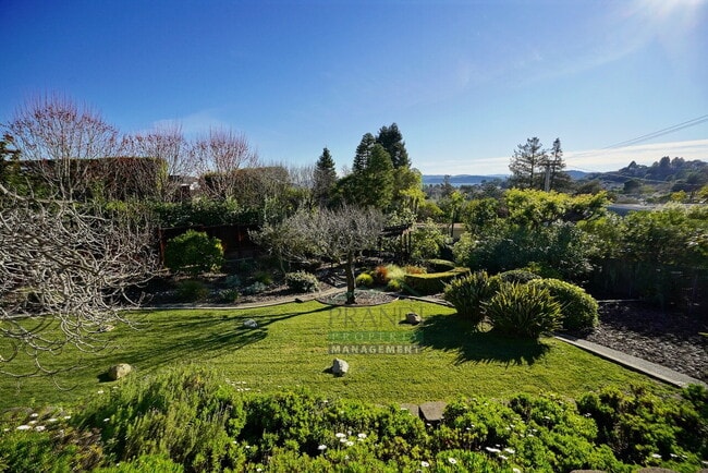 62 Dunfries Terrace in San Rafael, CA - Building Photo - Building Photo