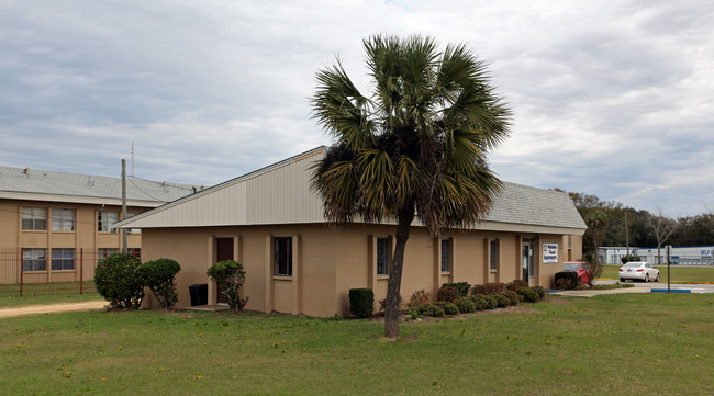 Pensacola Village Apartments in Pensacola, FL - Building Photo - Building Photo