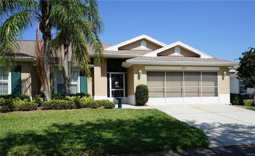 2312 Brookfield Greens Cir in Sun City Center, FL - Foto de edificio