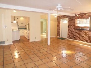 1100 San Luis Rd in Tallahassee, FL - Building Photo - Building Photo