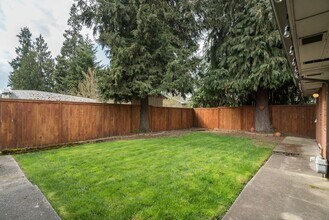 515 SE 12th Ave in Hillsboro, OR - Building Photo - Building Photo