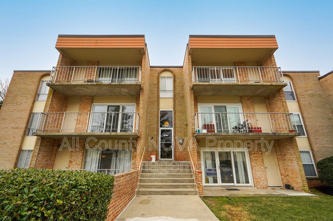 property at 11923 Parklawn Dr