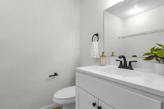 1289 RENTAL CONDO COMMUNITY in Columbus, OH - Foto de edificio - Building Photo