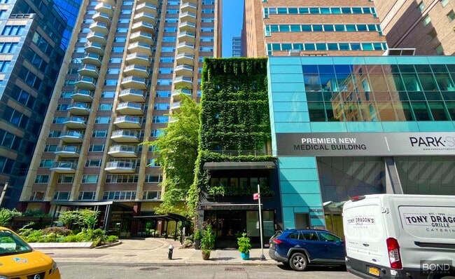 property at 116 E 60th St