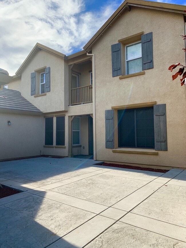 1205 Imperial Lilly Dr in Patterson, CA - Building Photo - Building Photo