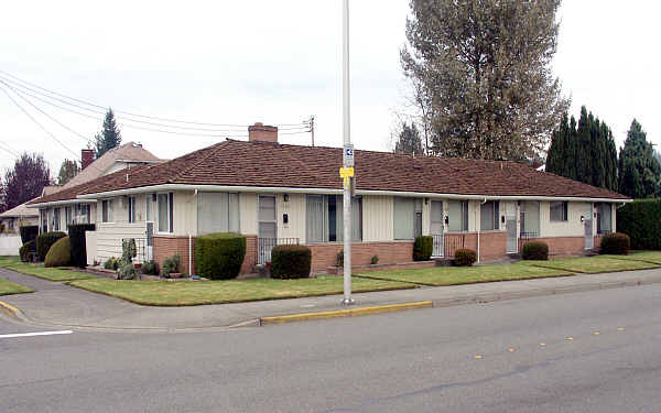 1005-1011 E Main St in Auburn, WA - Foto de edificio