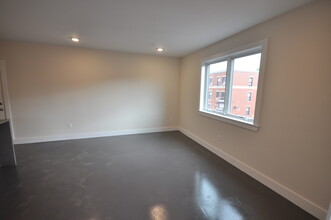 659 Massachusetts Ave, Unit 5 in Boston, MA - Foto de edificio - Building Photo