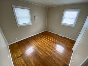 2104 Panama St in Mishawaka, IN - Foto de edificio - Building Photo