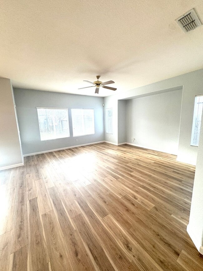 7960 Quaker Ridge Way in Sacramento, CA - Building Photo - Building Photo