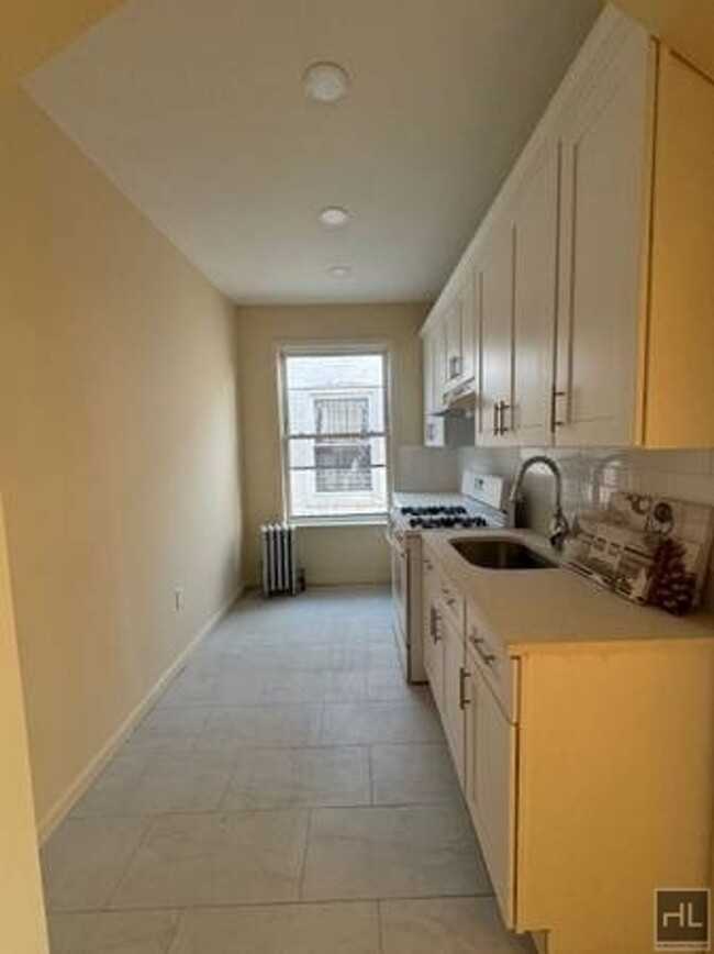 25-20 99th St-Unit -2 in Queens, NY - Building Photo - Building Photo