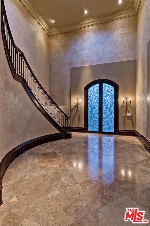 1061 Laurel Way in Beverly Hills, CA - Building Photo - Building Photo