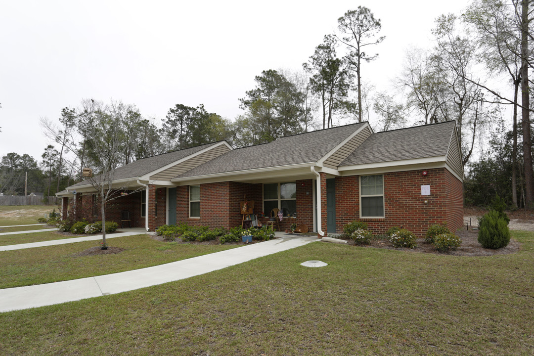 610 St Catherines Dr in Waycross, GA - Building Photo