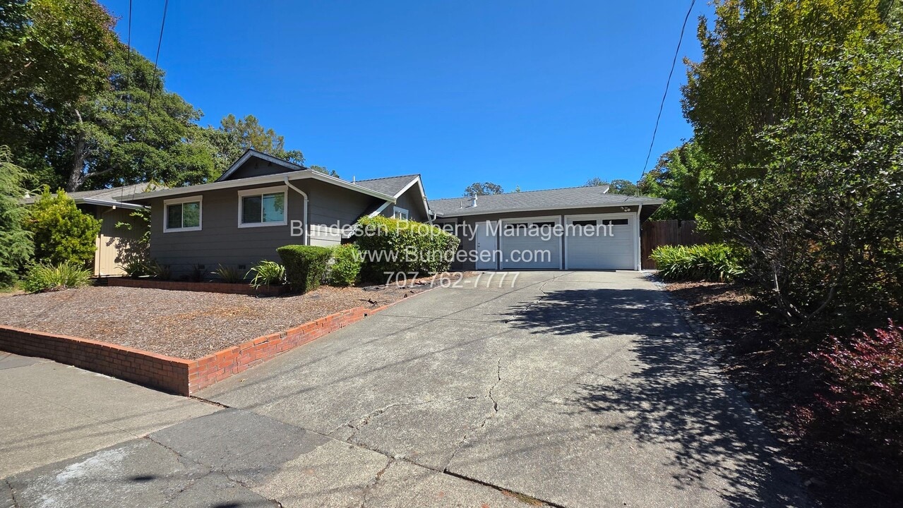 1726 Vallejo St in Santa Rosa, CA - Building Photo