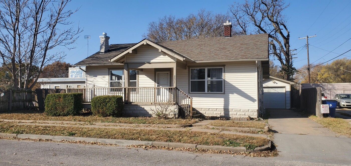 231 S Charles St in Wichita, KS - Building Photo