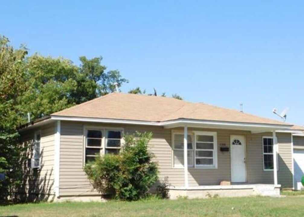 2308 NW 19th St in Lawton, OK - Building Photo