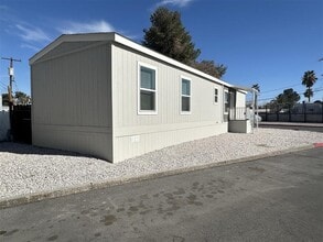 1190 S Mojave Rd in Las Vegas, NV - Building Photo - Building Photo